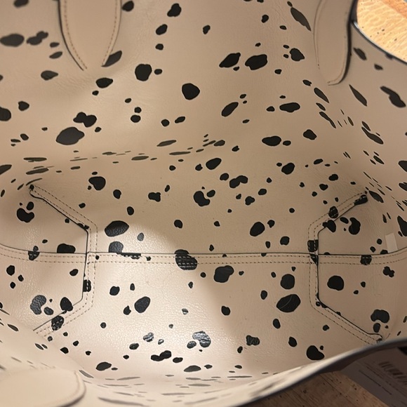 BEAUTIFUL KATE SPADE SMALL TOTE DISNEY BLACK DALMATIAN DOG WHITE REVERSIBLE NWT - Picture 3 of 3
